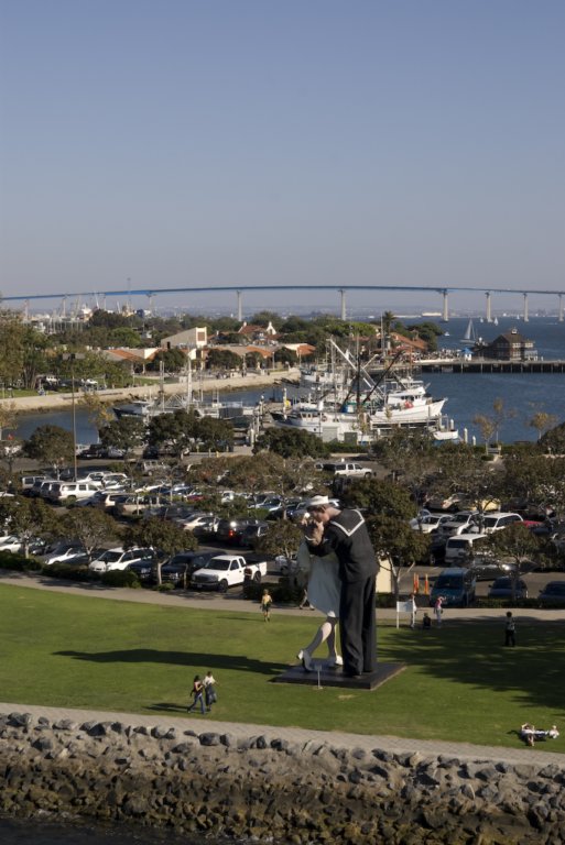 anotherviewofthestatue.jpg