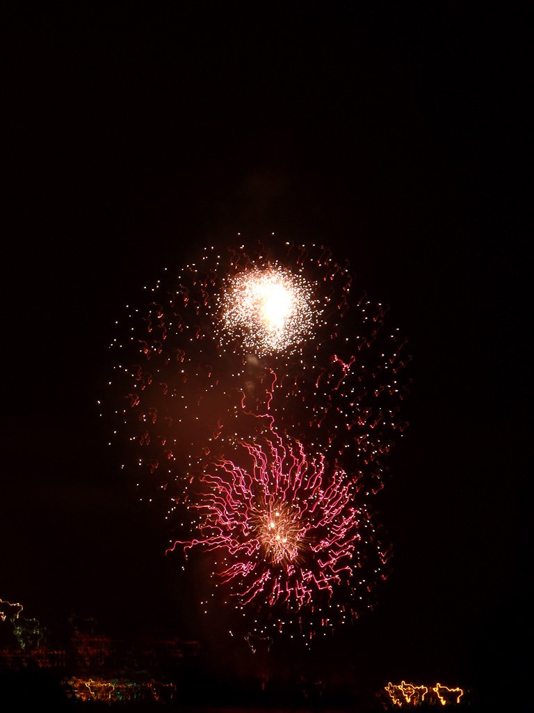 canadadayfireworksoverlakeontario.jpg