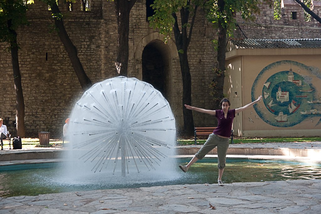 thefountaintryingtoimitatekim.jpg